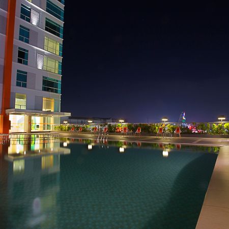 Harris Hotel & Conventions Bekasi Exterior photo