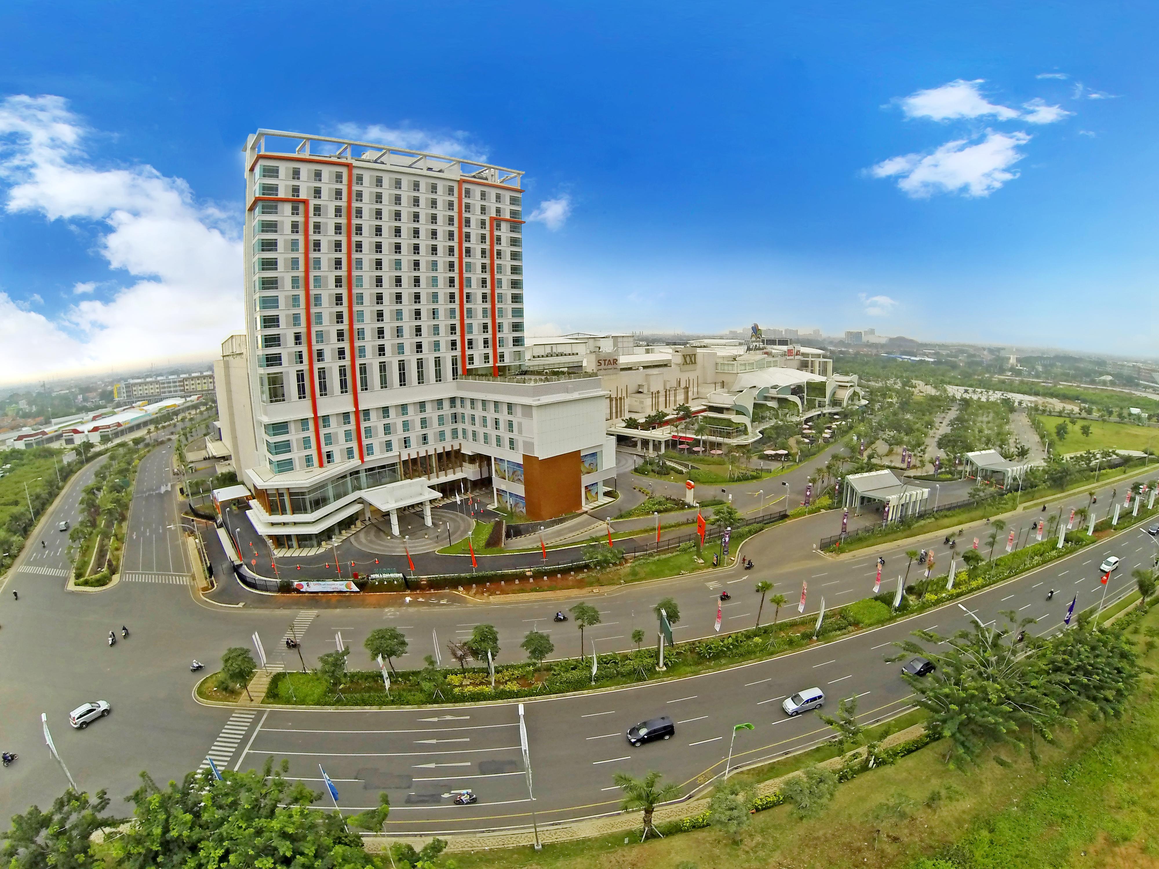 Harris Hotel & Conventions Bekasi Exterior photo
