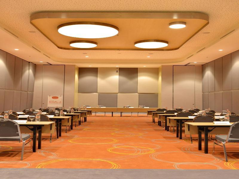Harris Hotel & Conventions Bekasi Exterior photo
