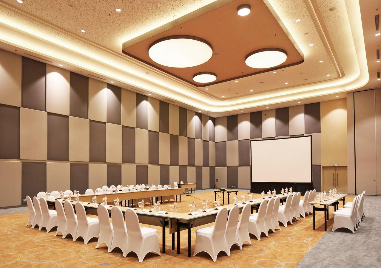 Harris Hotel & Conventions Bekasi Exterior photo