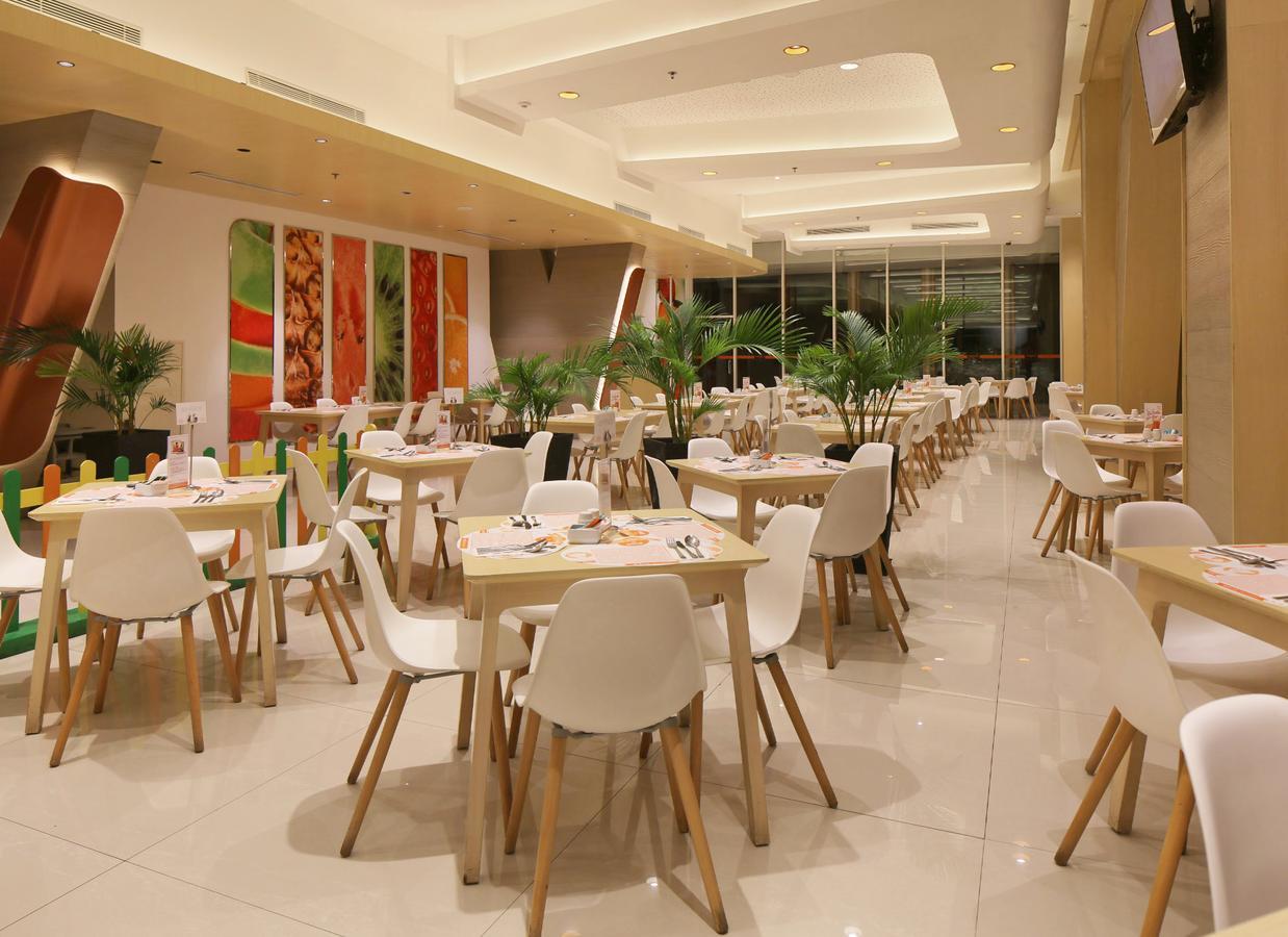 Harris Hotel & Conventions Bekasi Exterior photo
