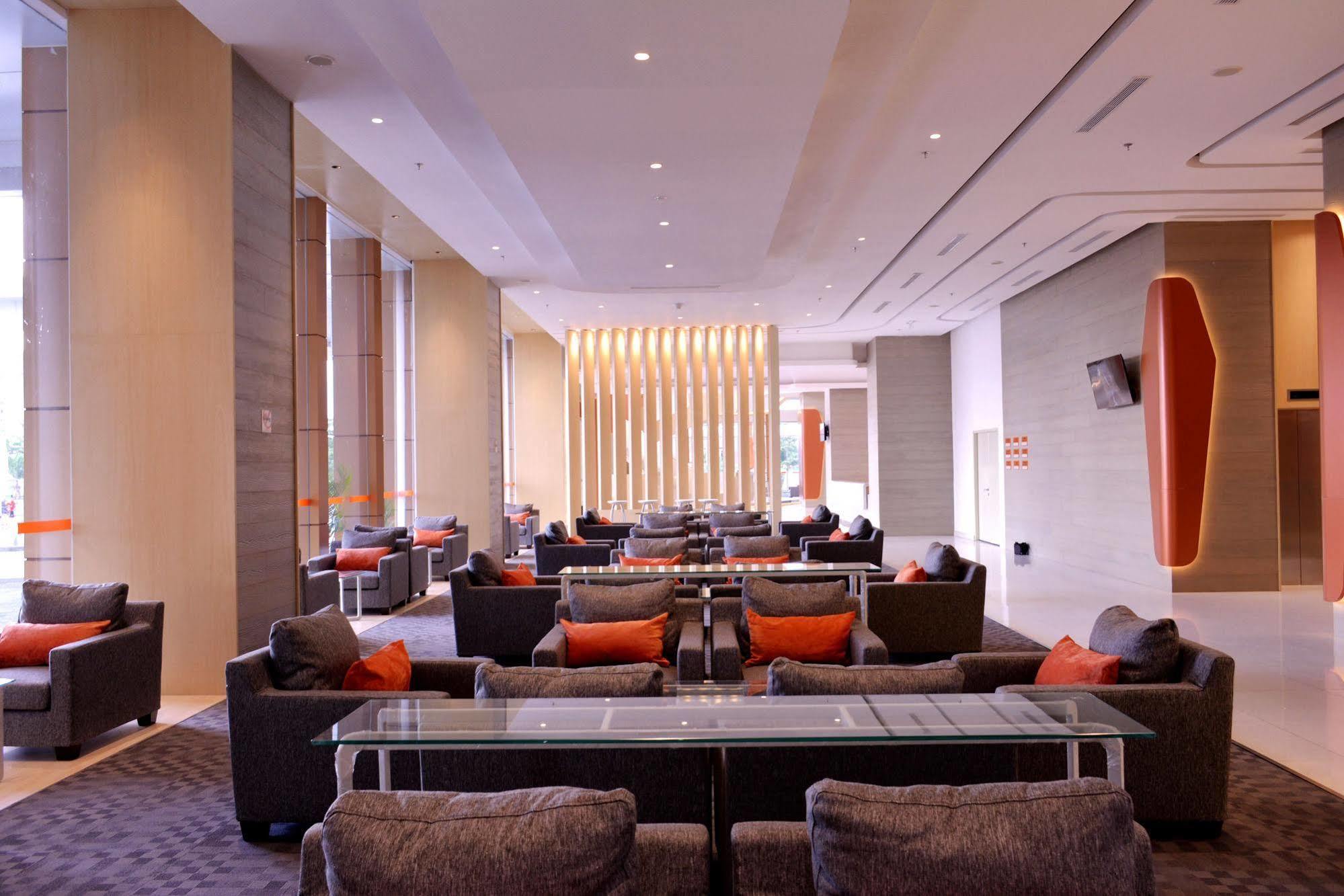 Harris Hotel & Conventions Bekasi Exterior photo