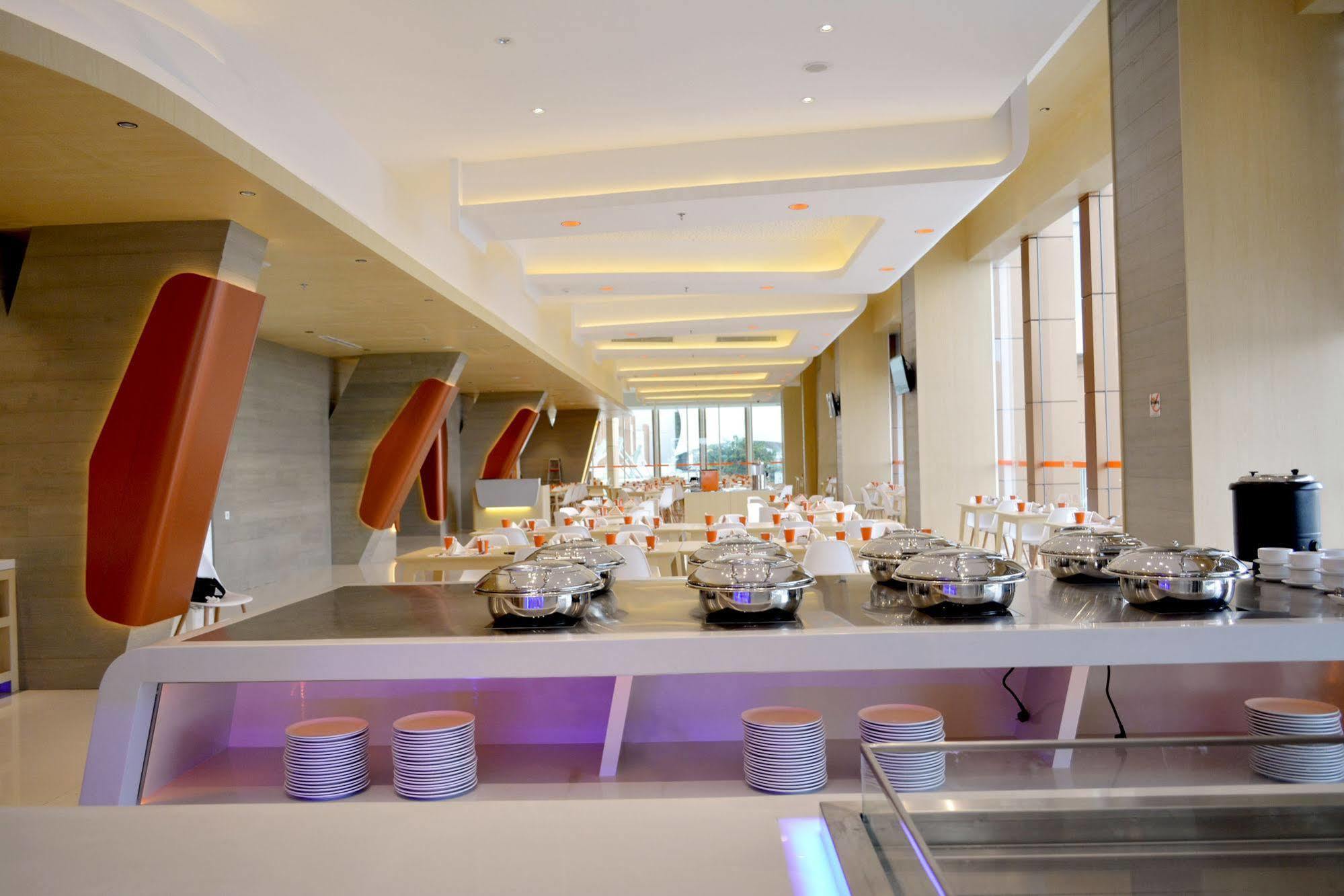 Harris Hotel & Conventions Bekasi Exterior photo